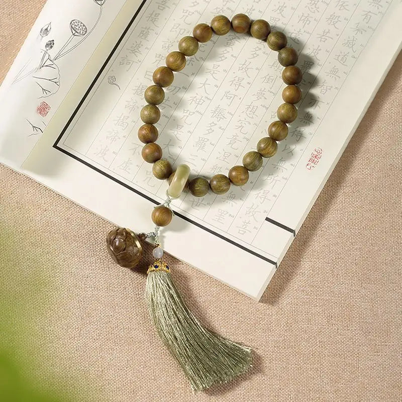 Green sandalwood bracelet with wooden beads and lotus pattern