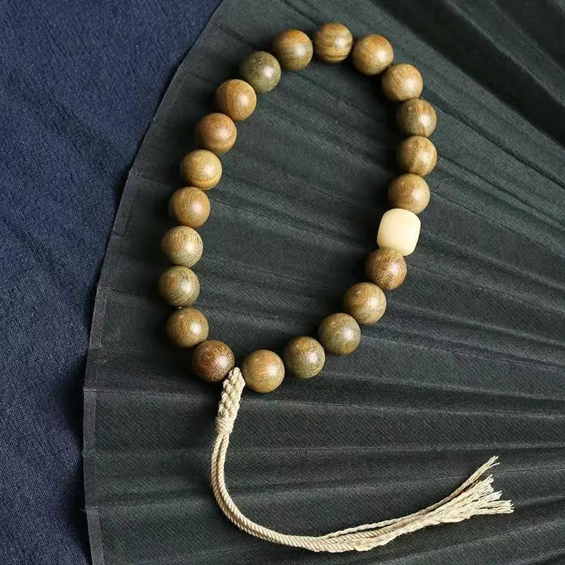 Green sandalwood bracelet with wooden beads and lotus pattern