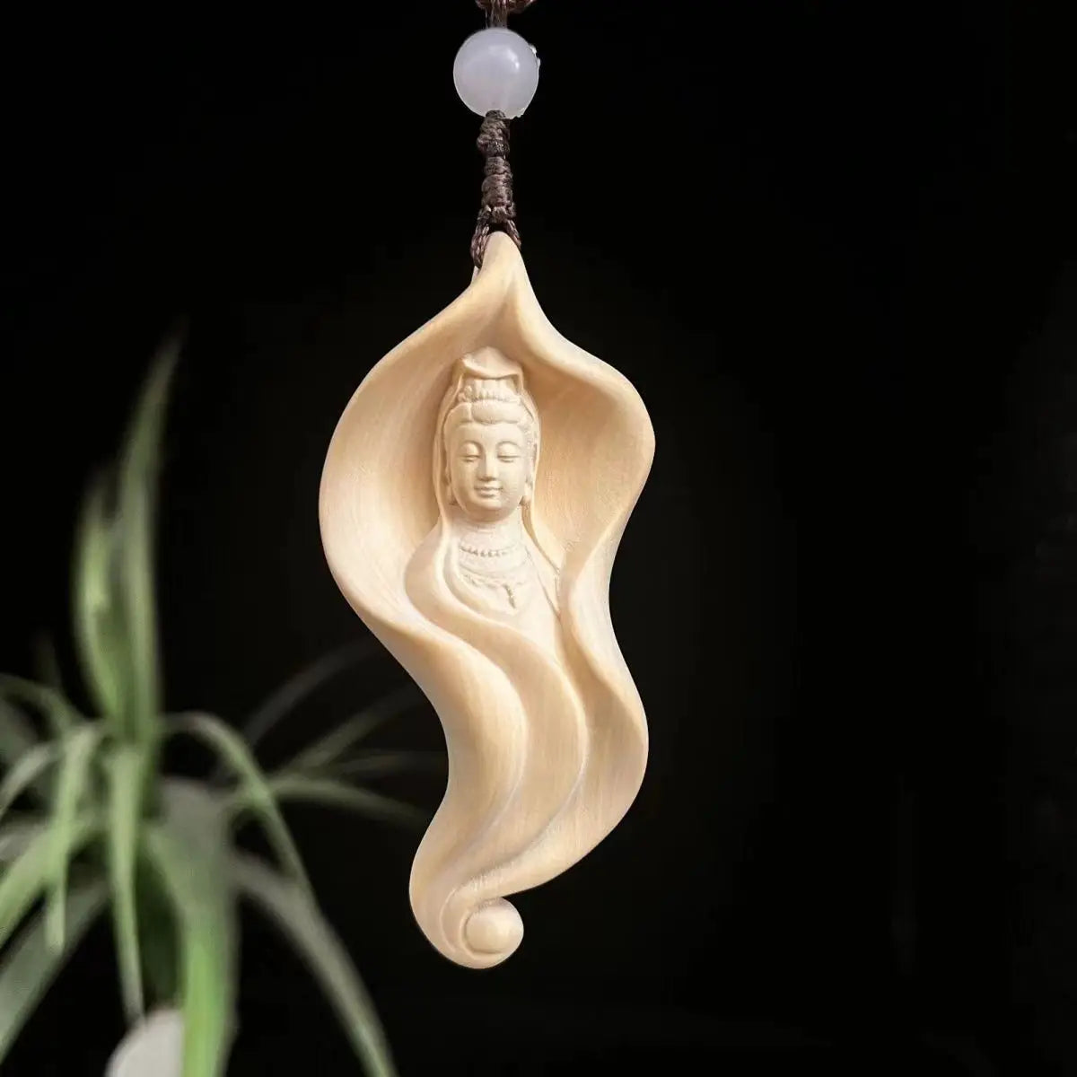 Boxwood Lotus Leaf Guanyin Neck Hanging Creative Modeling Solid Wood Carving Guanyin Guanyin Pendant Car Accessories Wen Play