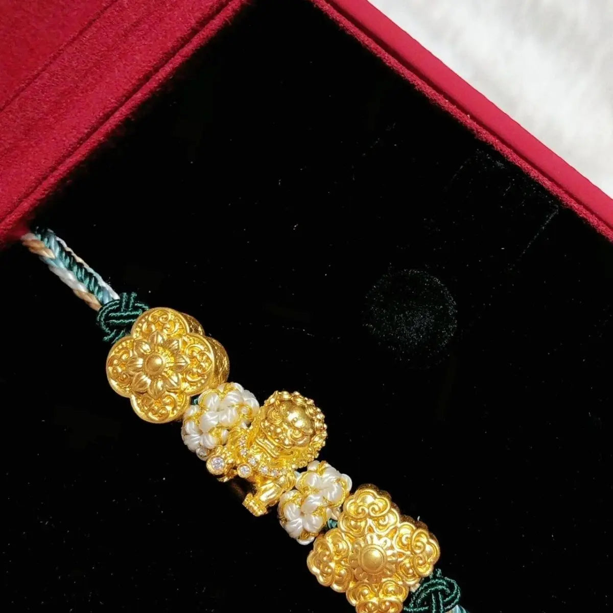 Gold Color God Beast Forbidden City Color Matching Safe Lucky Beaded Rope Bracelet High Design Sense Luxury Gift for Girlfriend