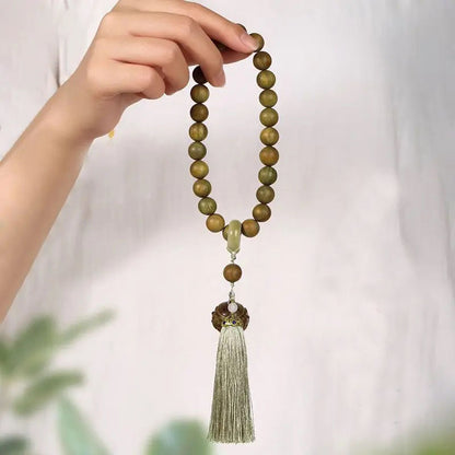 Green sandalwood bracelet with wooden beads and lotus pattern